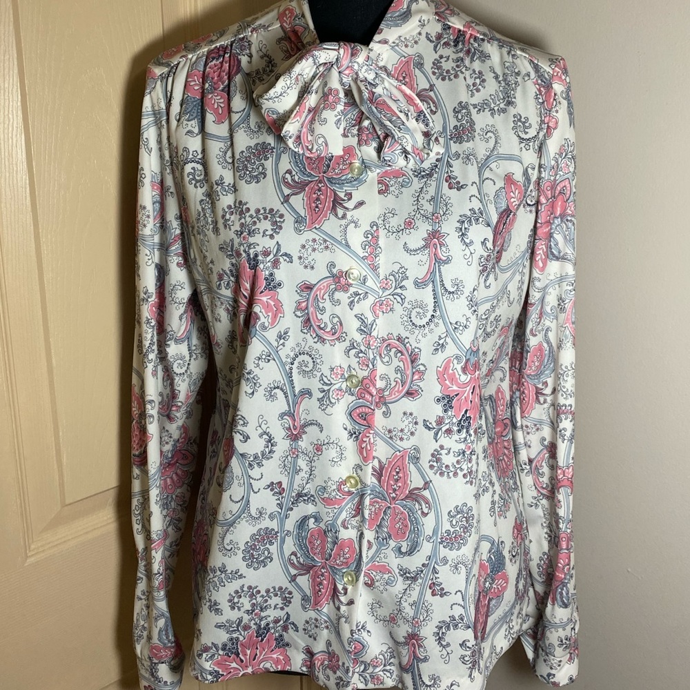 🍂💛VINTAGE 1970s White, pink & grey Floral Print Tie Neck Blouse, Sz S